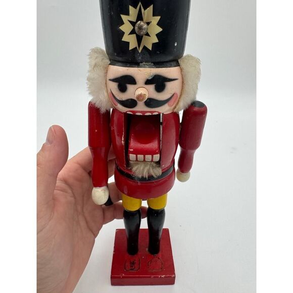 Traditional Wooden Nutcracker Figurine-Soldier‎ - Picture 6 of 7